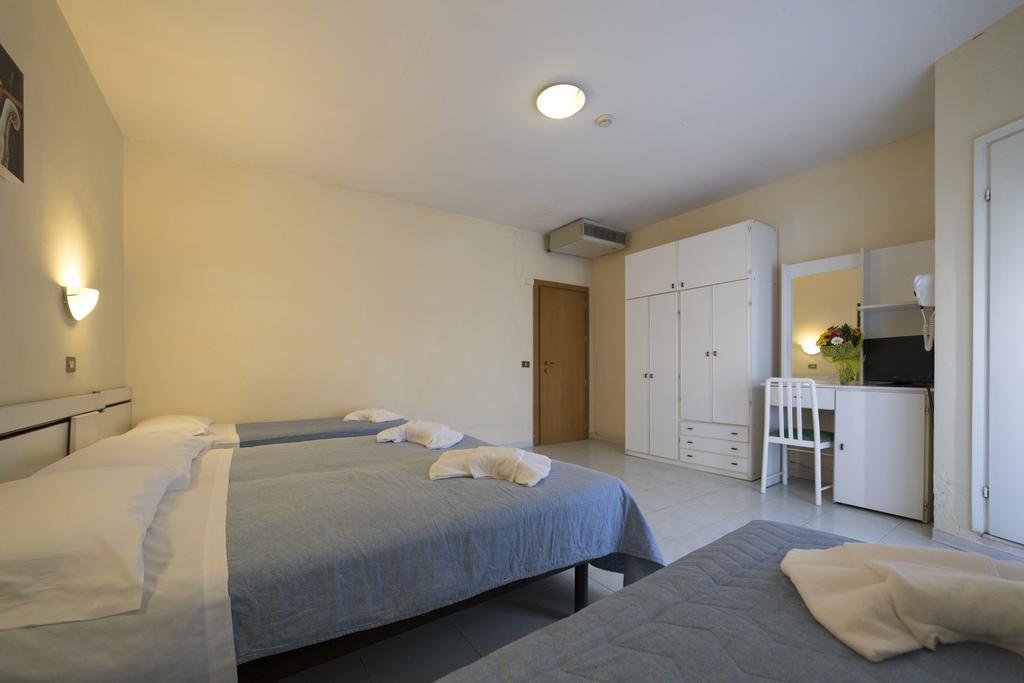 Hotel Europa Ρίμινι Εξωτερικό φωτογραφία