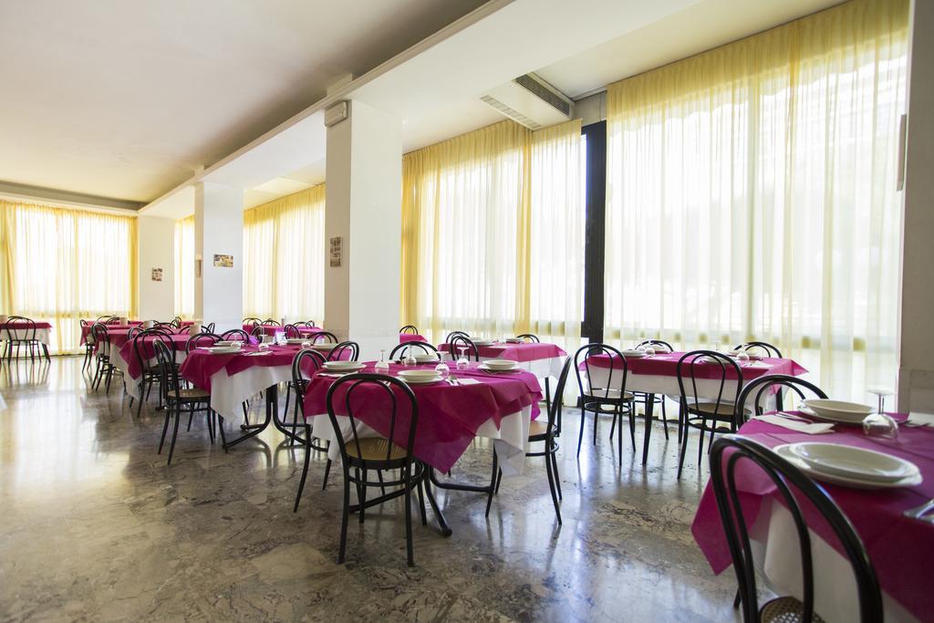 Hotel Europa Ρίμινι Εξωτερικό φωτογραφία