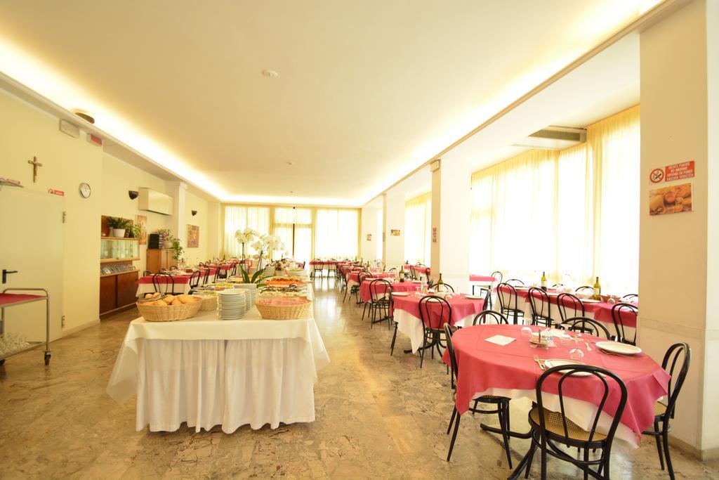 Hotel Europa Ρίμινι Εξωτερικό φωτογραφία
