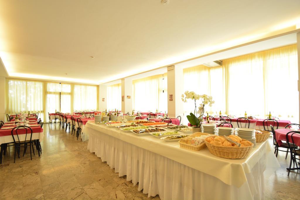 Hotel Europa Ρίμινι Εξωτερικό φωτογραφία